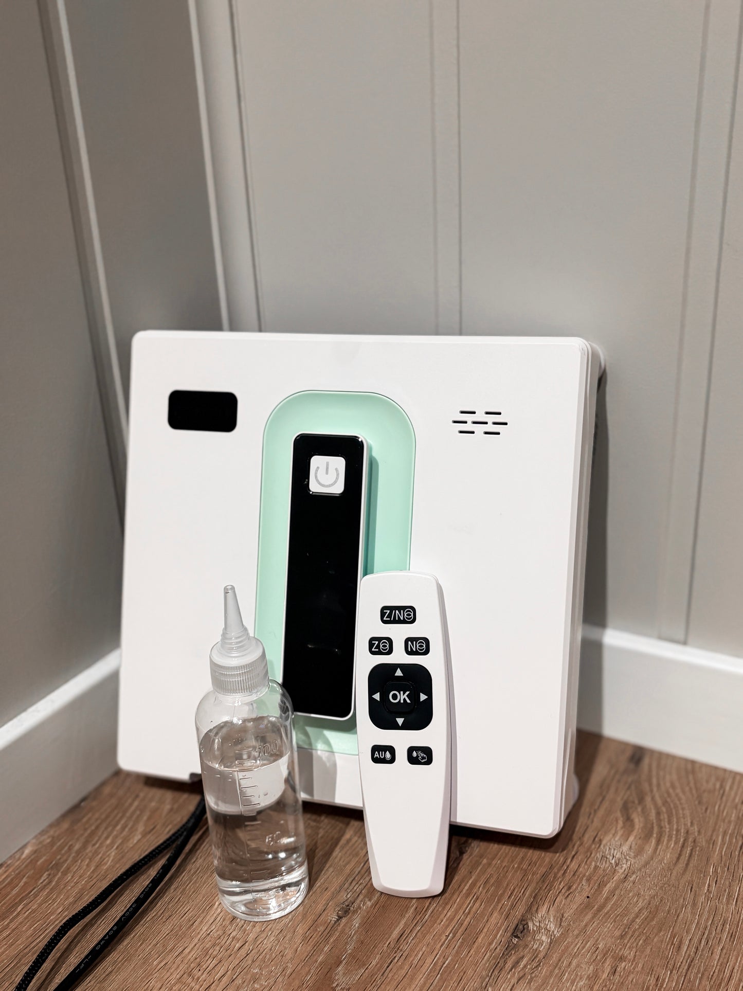 WINCLEAN PRO vindusvaskerobot oppstilt med tilbehør